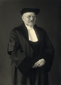 106506 Portret van K. de Snoo, geboren 1877, hoogleraar in de verloskunde aan de Utrechtse universiteit (1926-1947), ...